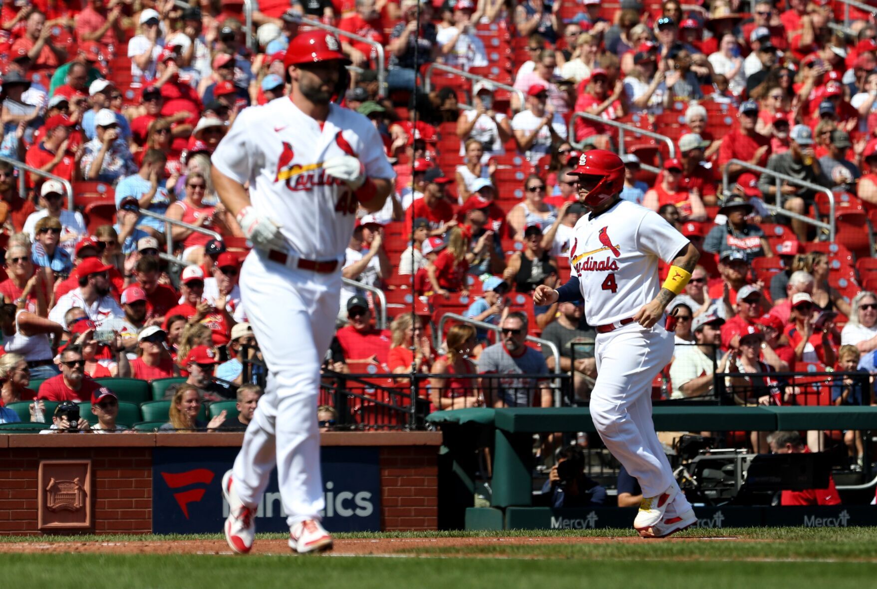Cardinals beat Cincinnati Reds 5-1 in of doubleheader